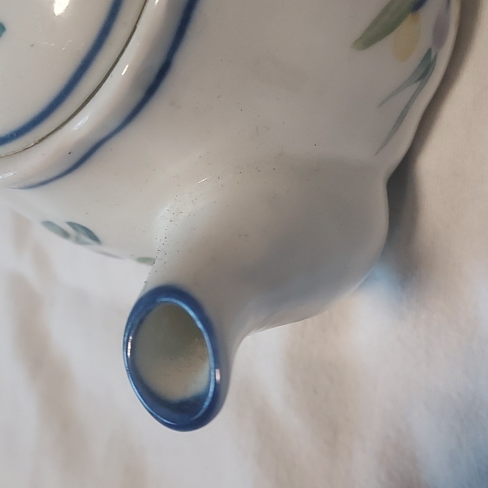 VINTAGE beautiful small  floral Teapot - Picture 7 of 14